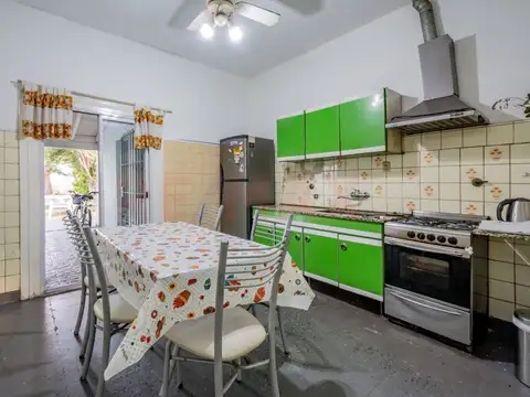 VENTA CASA 4 AMB C/PILETA -V. MADERO CREDIT PERMUT