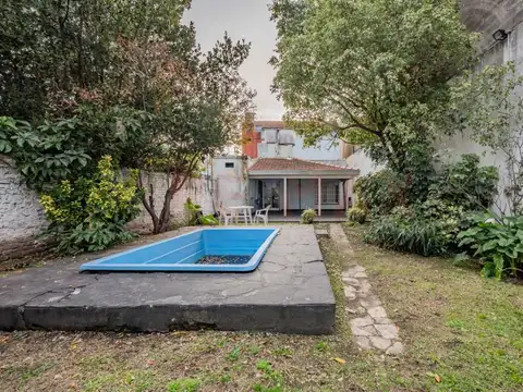 VENTA CASA 4 AMB C/PILETA -V. MADERO CREDIT PERMUT