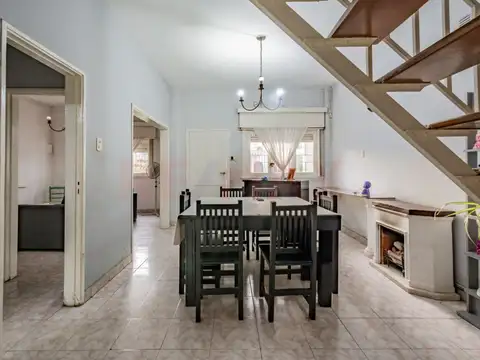 Casa 4 ambientes con 2 baños