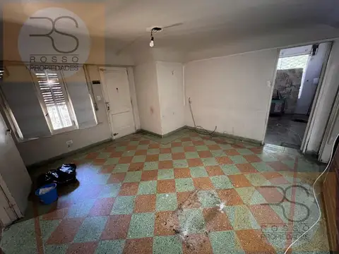 Depto Tipo Casa en Venta en Ramos Mejia Sur, USD 130.000