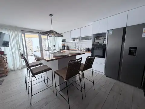 VENTA DEPTO.  EN DUPLEX CON AMPLIO PATIO Y JARDIN DE INVIERNO. ESPECTACULAR