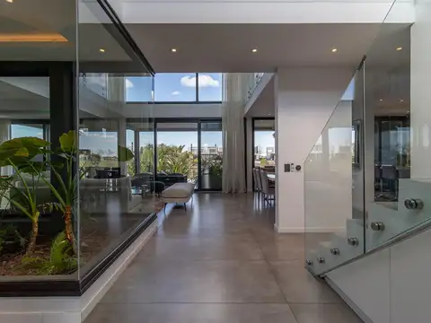 Casa en venta tres suites en Marinas al lago Puertos