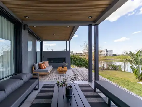 Casa en Venta con 4 cocheras