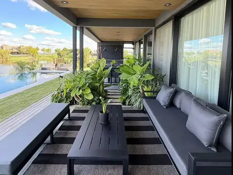 Casa en venta tres suites en Marinas al lago Puertos