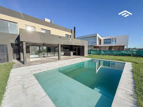 Casa en Alquiler en Terralagos, USD 2.700