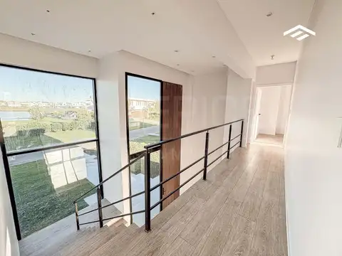 Casa 5 ambientes con 4 baños