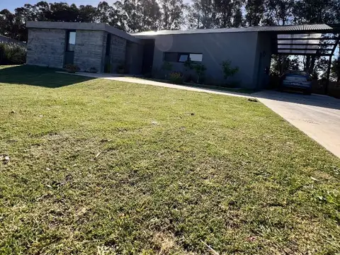 Casa en Venta con 3 cocheras