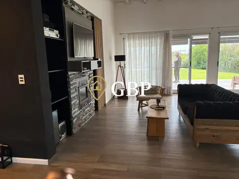 Casa 4 ambientes con 3 baños