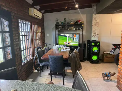 Casa 3 dormitorios - Barrio La florida