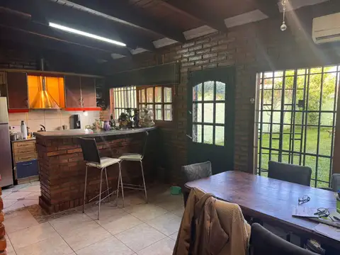 Casa 5 ambientes con 1 baño
