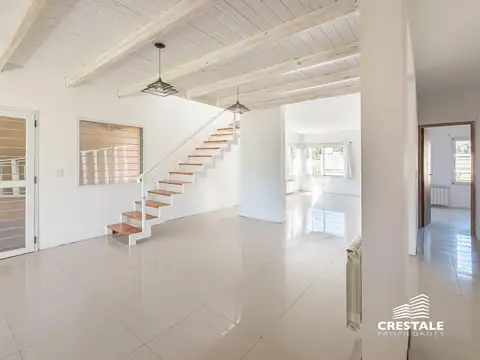 Casa en Venta con 3 cocheras