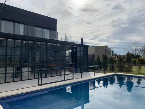 Casa en Alquiler en El Canton, USD 6.300