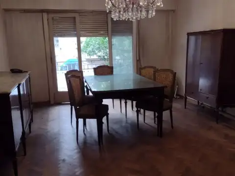 Av Hipólito Yrigoyen 3500, Piso 1