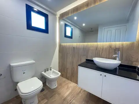 Depto Tipo Casa 4 ambientes con 3 baños