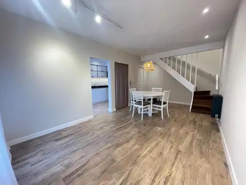 Depto Tipo Casa en Venta en La Perla Sur, USD 147.000