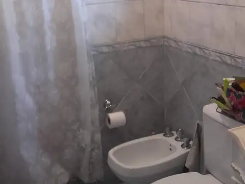 VENTA 2 CASAS CON SALON COMERCIAL COCHERA LUDUEÑA