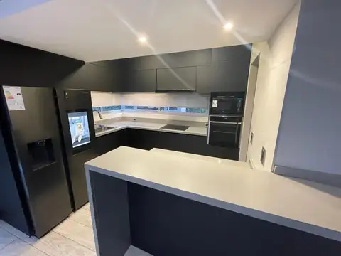 CASA 4 DORMITORIOS AMPLIO JARDÍN CON PISCINA