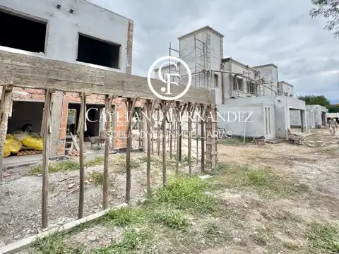 Las Piedras Y Los Teros 200, Piso 2°
