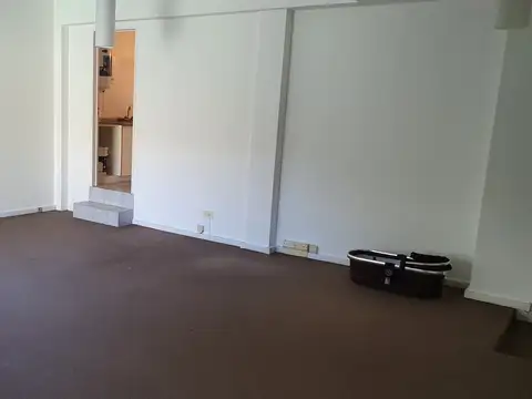 Excelente oficina en P B, Edificio uso exclusivo Profesional, Belgrano entre Chacabuco y 25 de Mayo