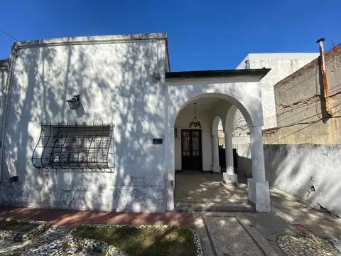 Casa 5 ambientes con 1 baño