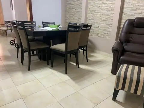 CASA DUPLEX 4 DORMITORIOS VENTA B° SAN CARLOS