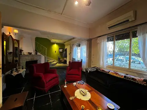 Casa en Venta con 2 cocheras