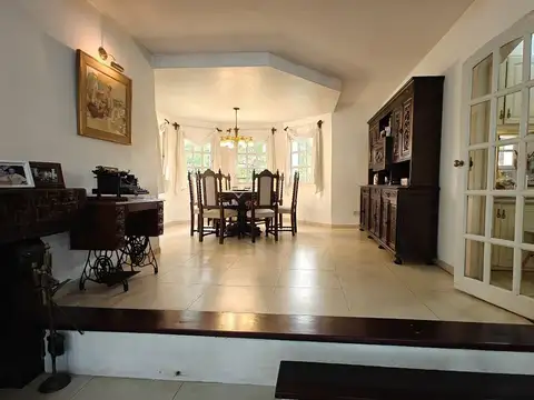 Casa en Venta con 6 cocheras