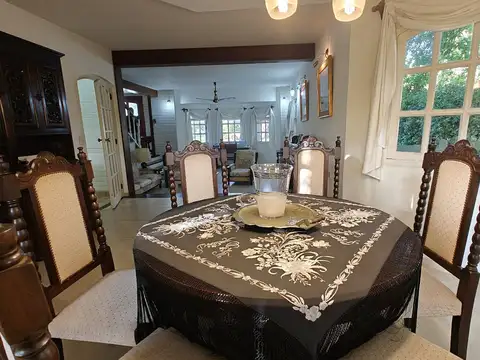 Casa 8 ambientes con 3 baños