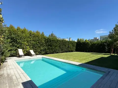 Casa 3 ambientes con 2 baños