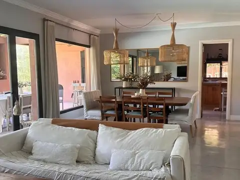 Casa en Venta con 4 cocheras