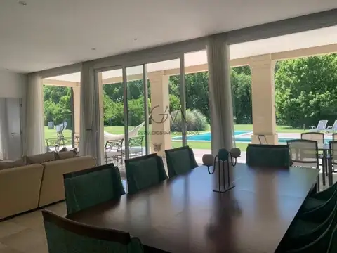 Casa 4 ambientes con 3 baños