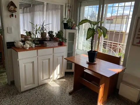 Depto Tipo Casa en Venta en Flores, USD 130.000