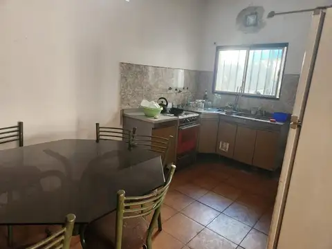 Casa 5 ambientes con 4 baños