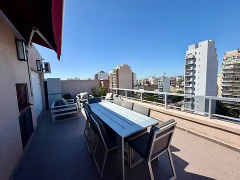 Excelente semipiso de 2 ambientes con terraza propia, parrilla y cochera