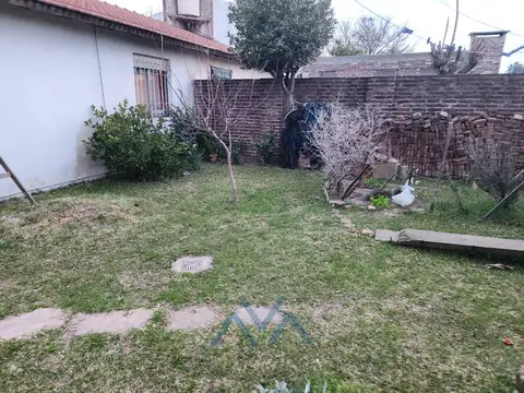 Casa en Alquiler con 1 cochera