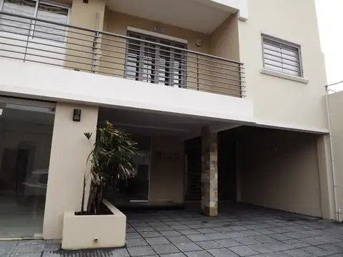 25 de Mayo 300, Piso 1