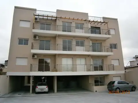 Departamento con cochera en Temperley Oeste