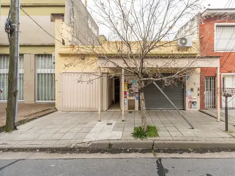 Casa  con 2 locales en Villa Dominico