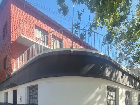 VENTA EDIFICIO C/CLINICA Y POTENCIAL DESARROLLO