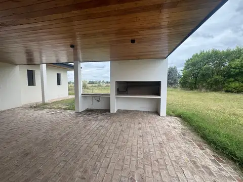 Casa 6 ambientes con 1 baño