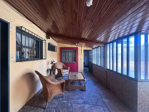 Casa 6 ambientes con 2 baños