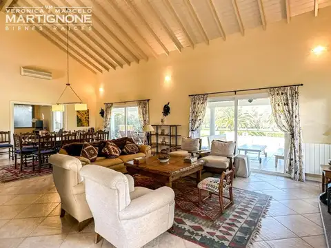 Casa 5 ambientes con 5 baños