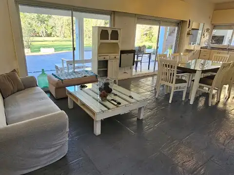 Casa en Venta con 2 cocheras