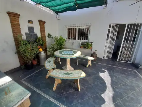 Casa 5 ambientes con 3 baños