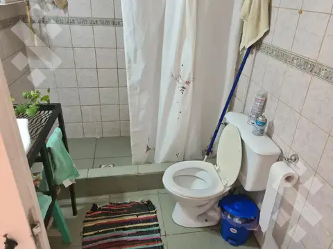 Casa tres habitacion, con patio  centenario