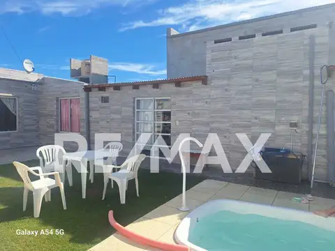 Casa 8 ambientes con 3 baños