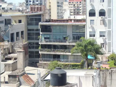 EN VENTA.OFICINA AL FRENTE.SUPER AMPLIA.MONTSERRAT