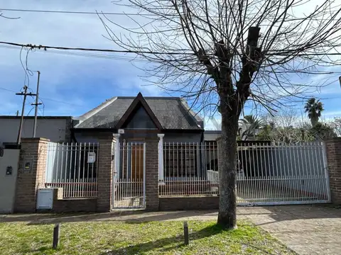 Casa en Venta en Manuel B Gonnet, USD 184.000