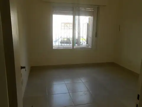 Casa en Alquiler con 1 cochera