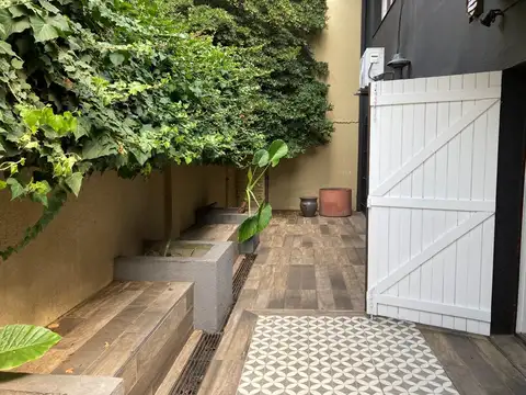 EXCELENTE UBICACION, IMPECABLE, EN LOTE UNICO. NUEVO VALOR